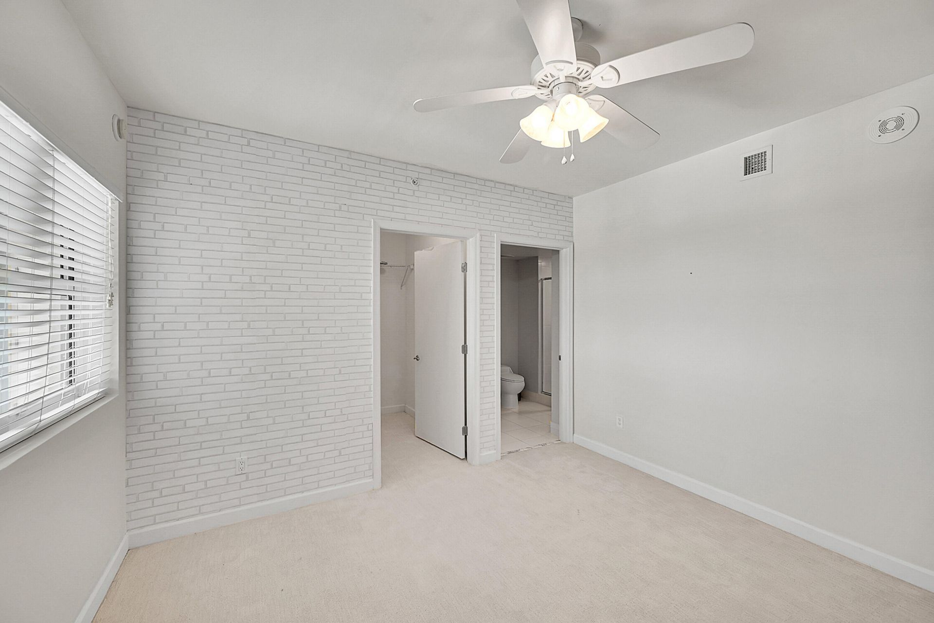 2640 Lake Shore Drive, Unit 2011, Riviera Beach, FL 33404 Photo