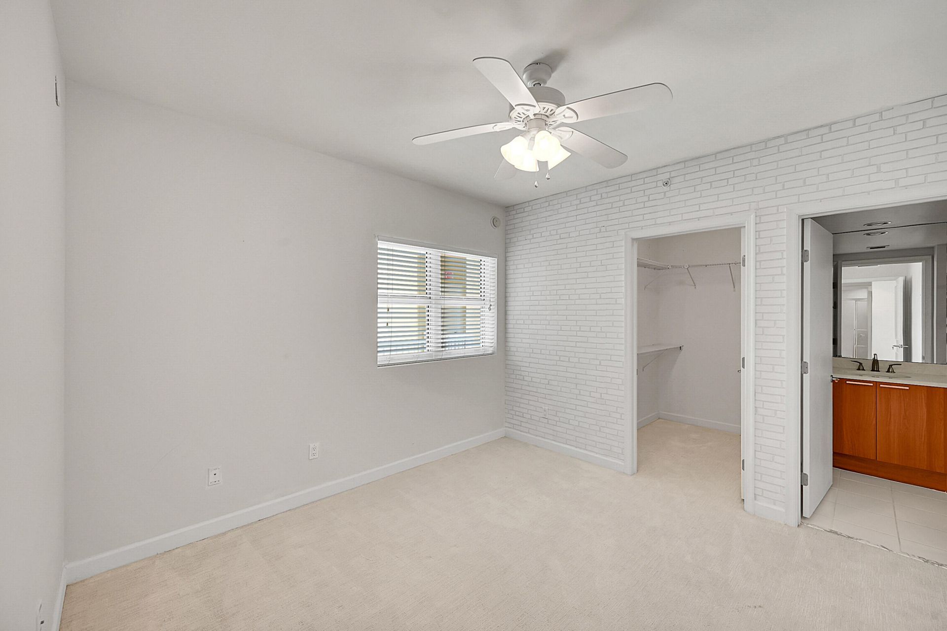 2640 Lake Shore Drive, Unit 2011, Riviera Beach, FL 33404 Photo