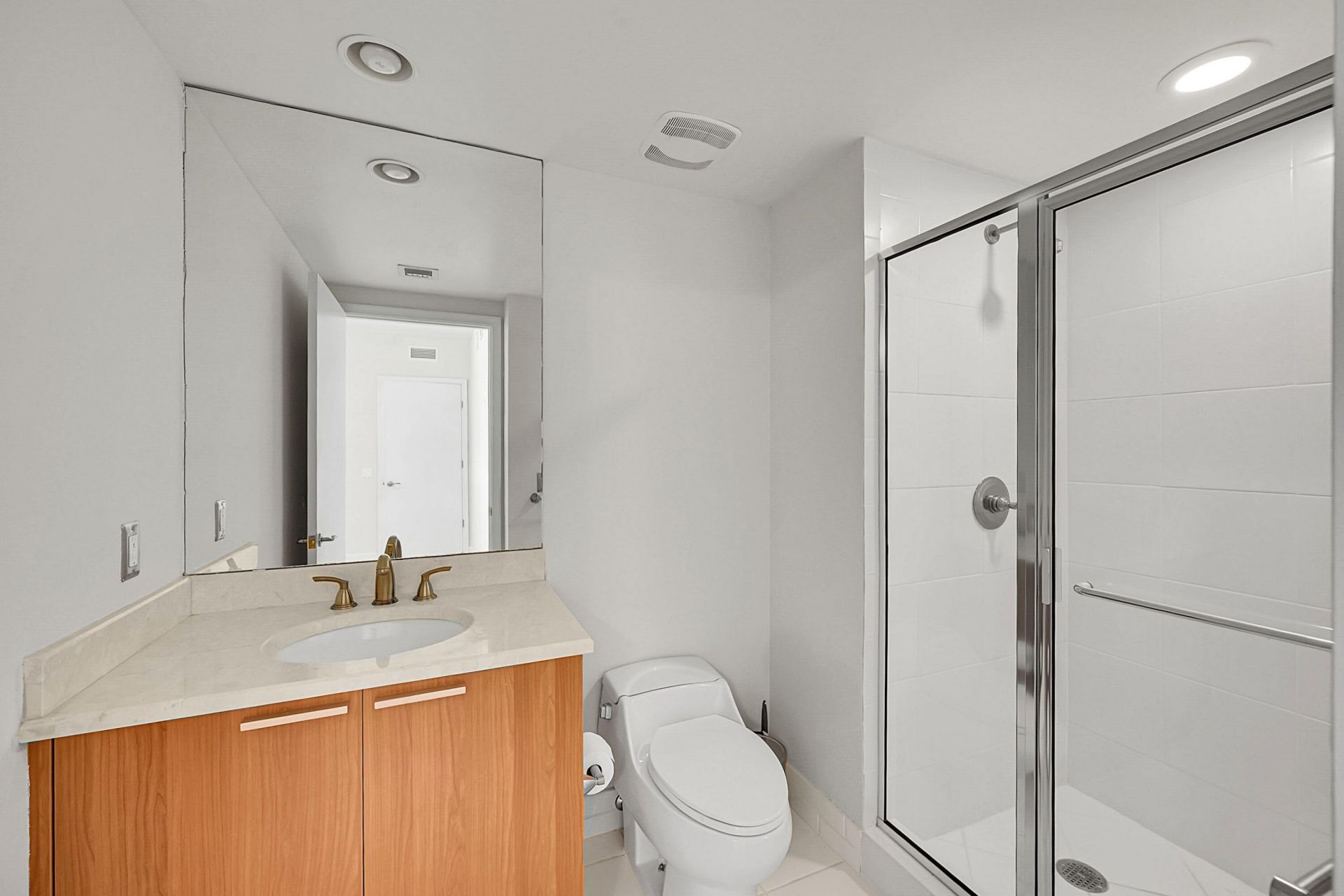 2640 Lake Shore Drive, Unit 2011, Riviera Beach, FL 33404 Photo