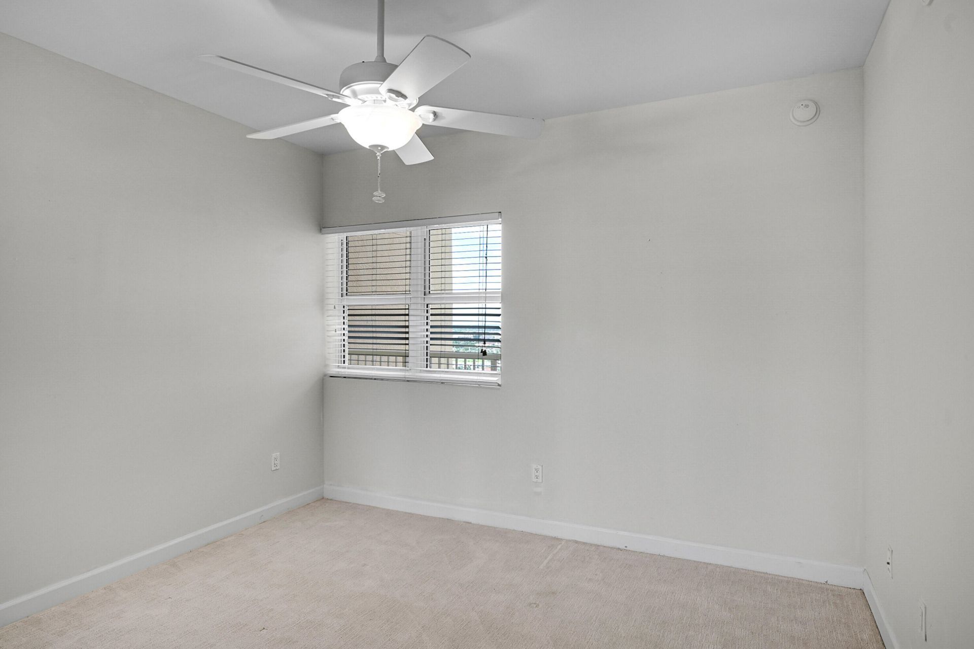 2640 Lake Shore Drive, Unit 2011, Riviera Beach, FL 33404 Photo