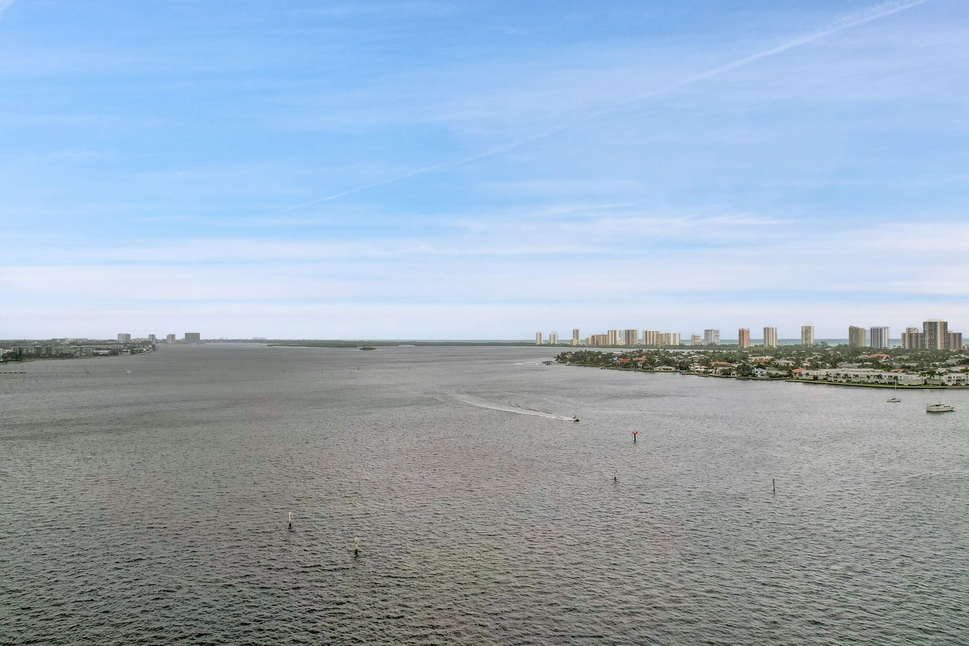 2640 Lake Shore Drive, Unit 2011, Riviera Beach, FL 33404 Photo