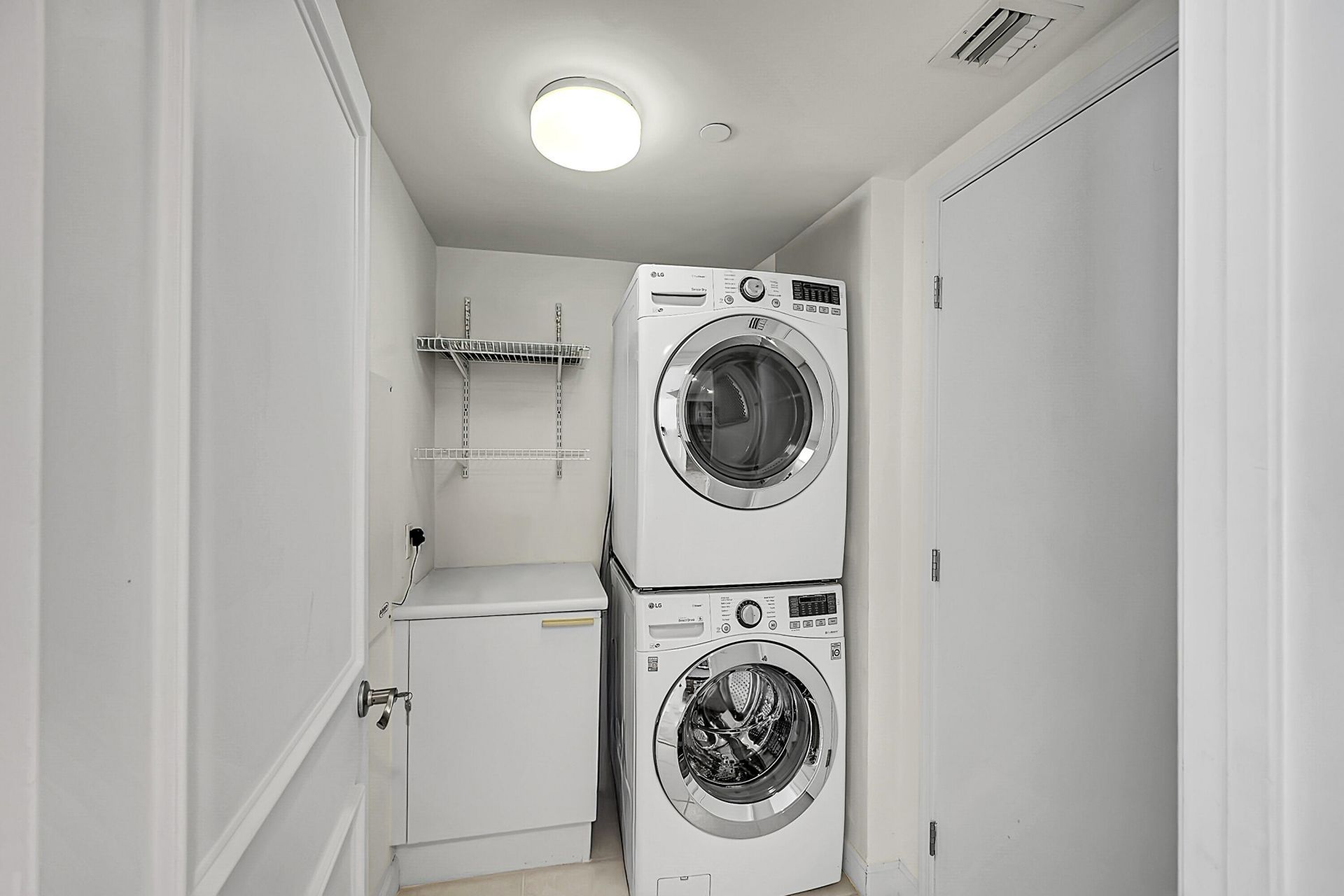 2640 Lake Shore Drive, Unit 2011, Riviera Beach, FL 33404 Photo