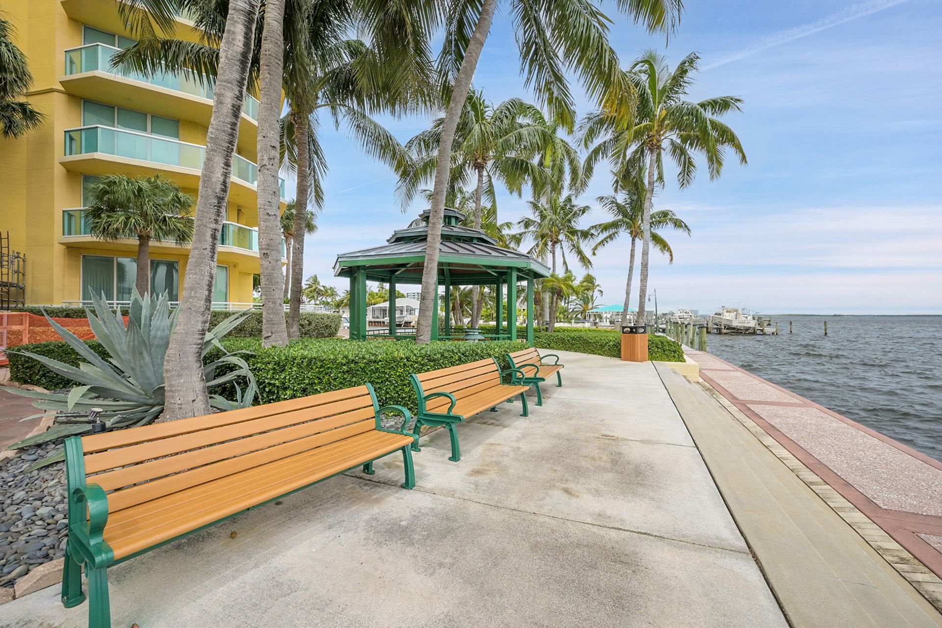 2640 Lake Shore Drive, Unit 2011, Riviera Beach, FL 33404 Photo