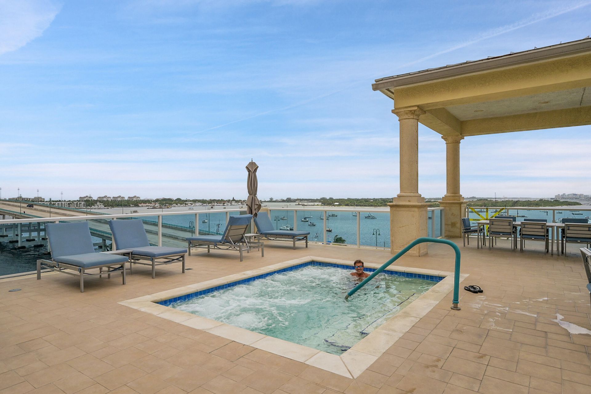 2640 Lake Shore Drive, Unit 2011, Riviera Beach, FL 33404 Photo