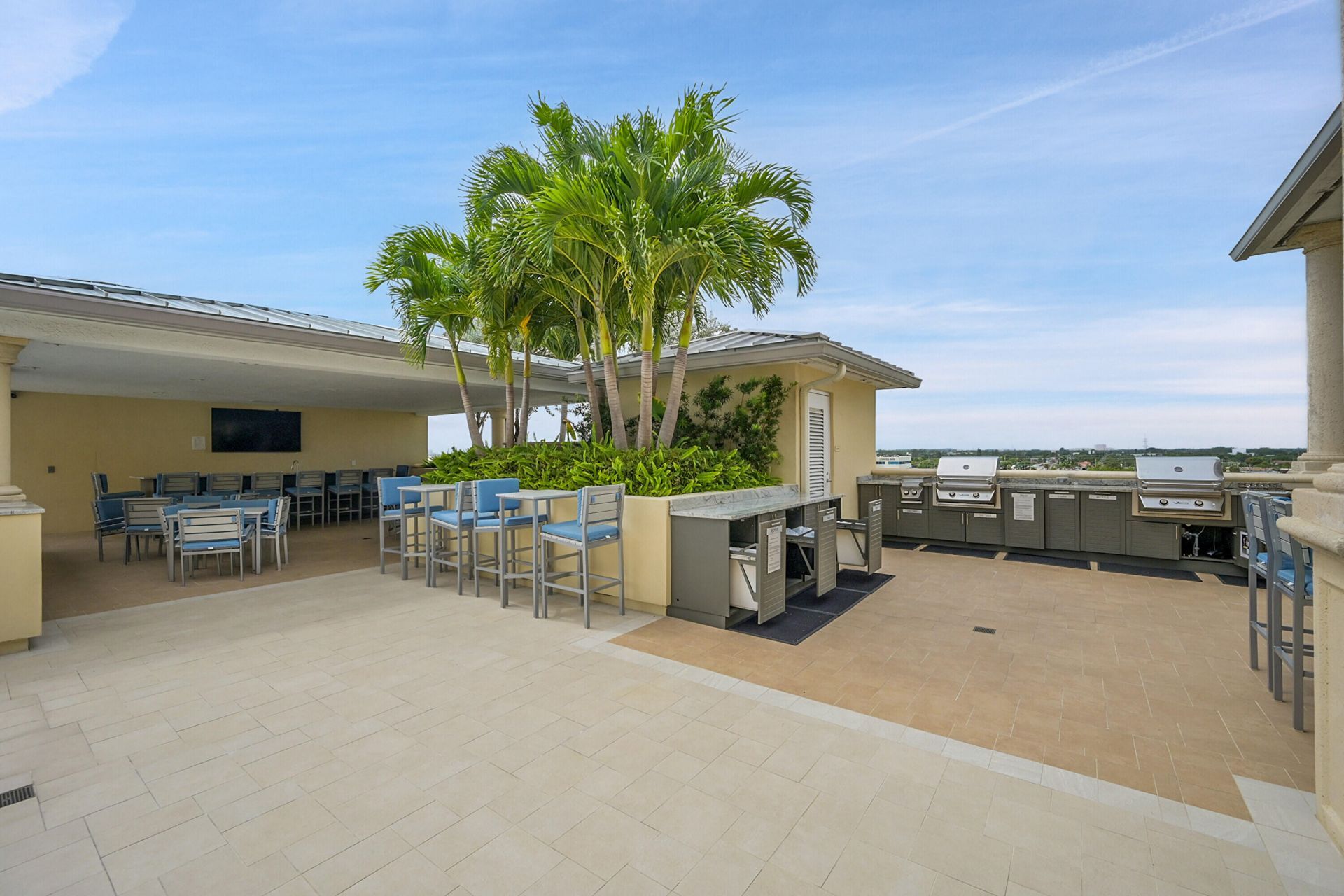 2640 Lake Shore Drive, Unit 2011, Riviera Beach, FL 33404 Photo