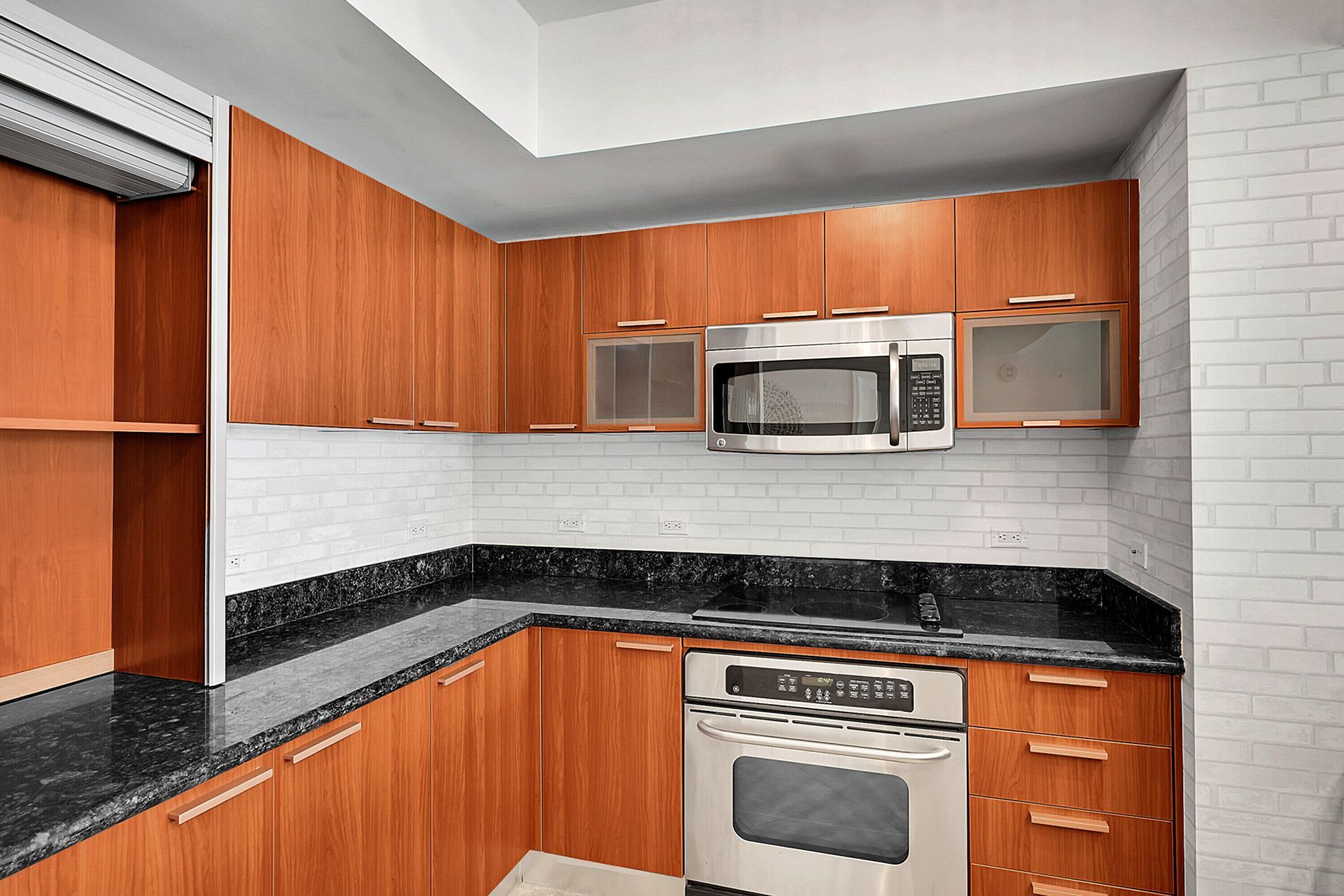 2640 Lake Shore Drive, Unit 2011, Riviera Beach, FL 33404 Photo