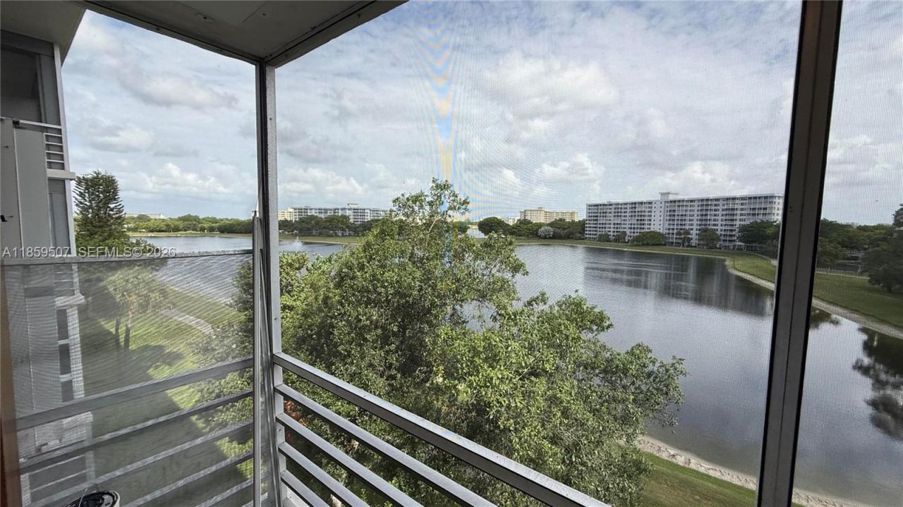 2671 S Course Dr, Unit 403, Pompano Beach, FL 33069 Photo