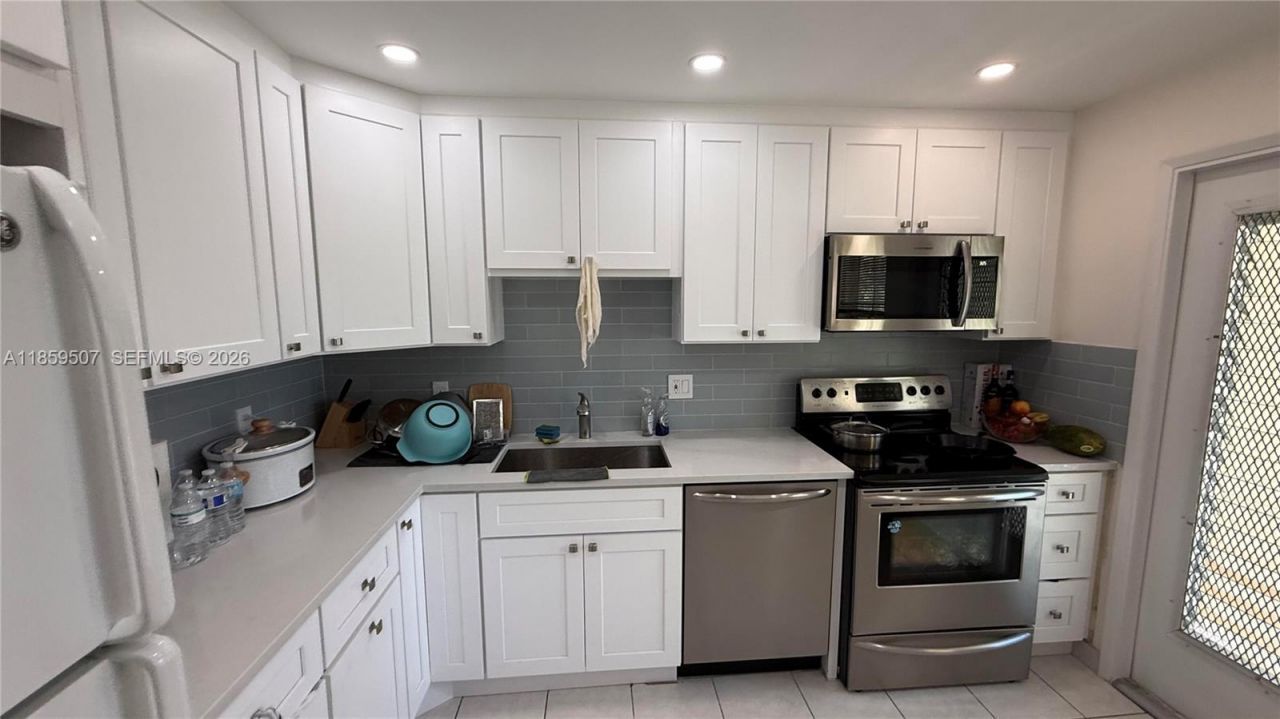 2671 S Course Dr, Unit 403, Pompano Beach, FL 33069 Photo