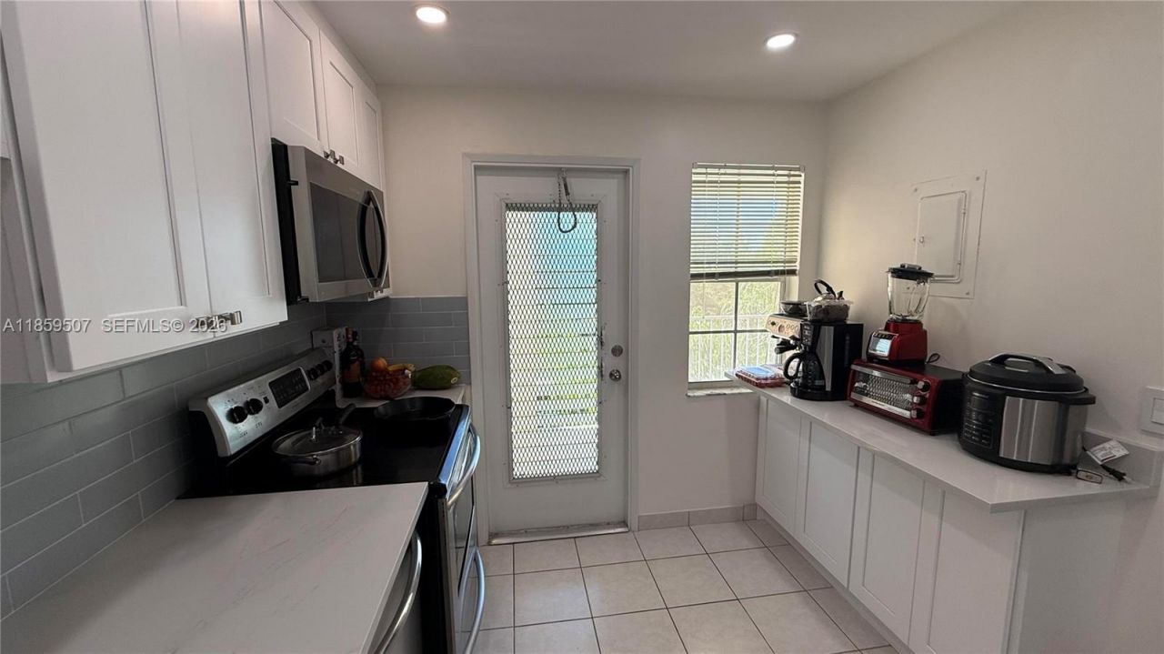 2671 S Course Dr, Unit 403, Pompano Beach, FL 33069 Photo