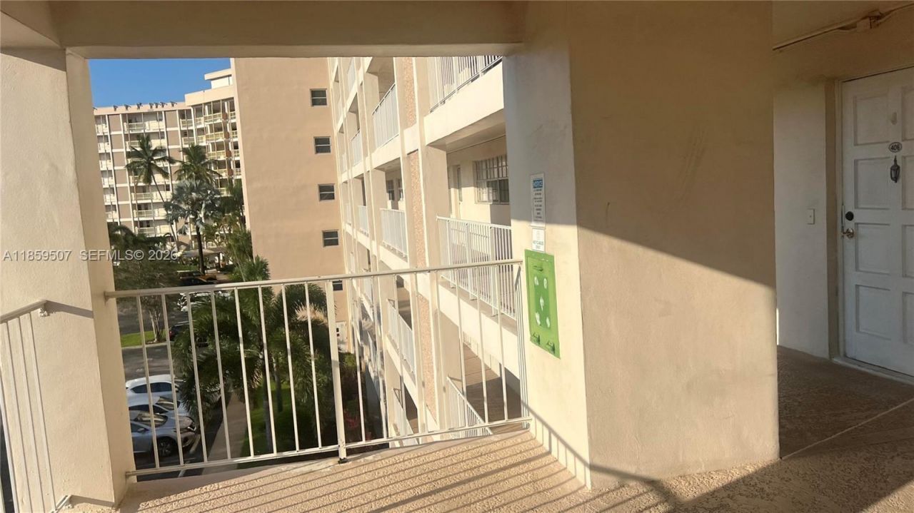 2671 S Course Dr, Unit 403, Pompano Beach, FL 33069 Photo