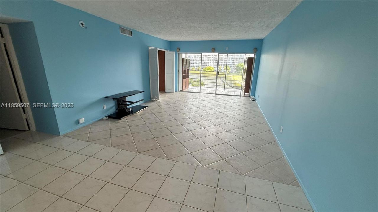 2671 S Course Dr, Unit 403, Pompano Beach, FL 33069 Photo