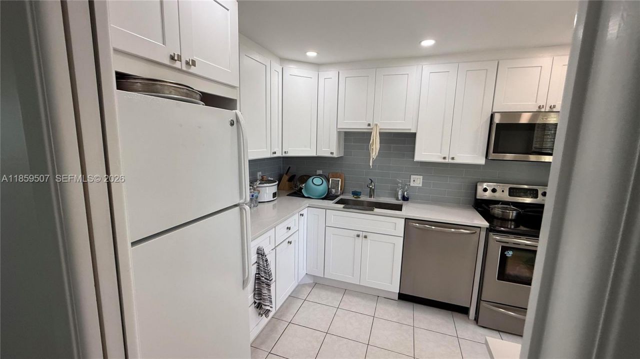 2671 S Course Dr, Unit 403, Pompano Beach, FL 33069 Photo