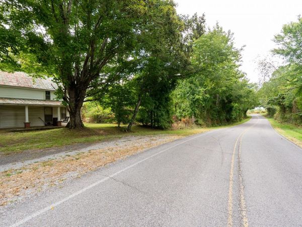 2882 Mobley Ridge Road, Duck River, TN 38454