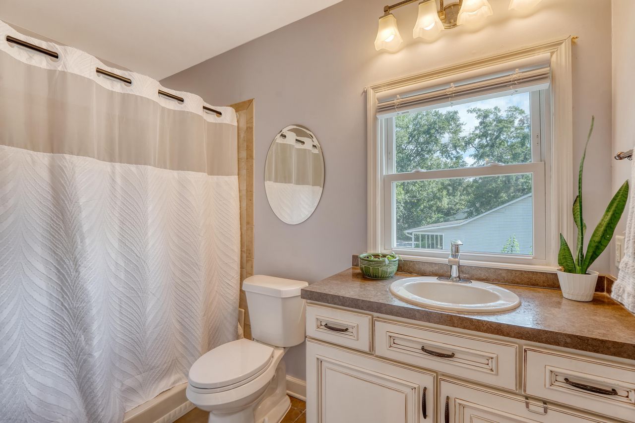 301 E Richardson Avenue Photo 17