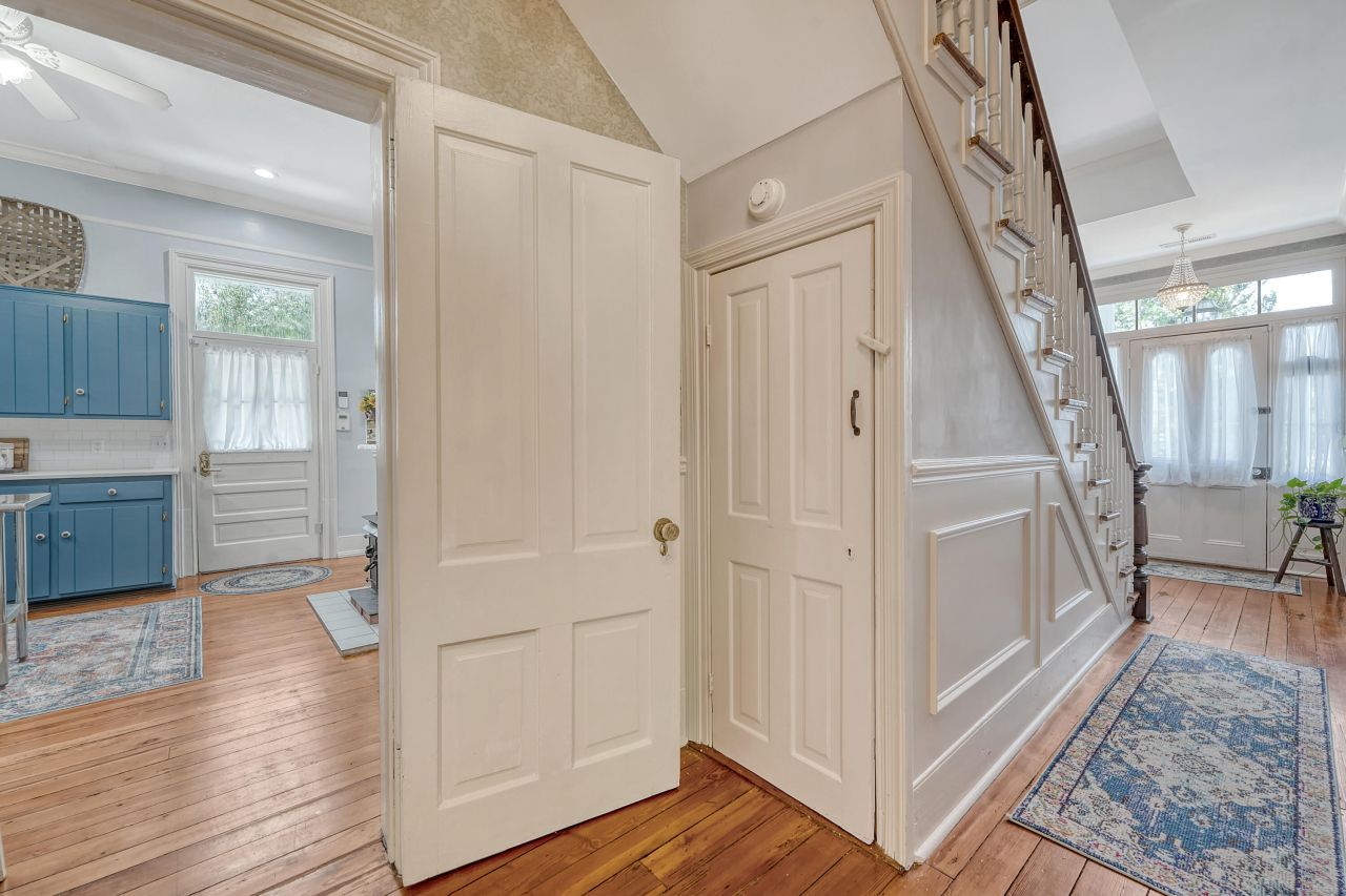 301 E Richardson Avenue Photo 34