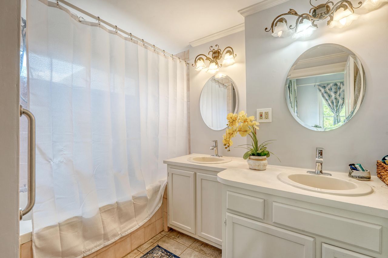 301 E Richardson Avenue Photo 35