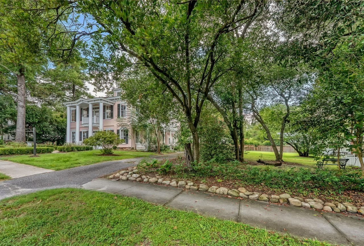 301 E Richardson Avenue Photo 75