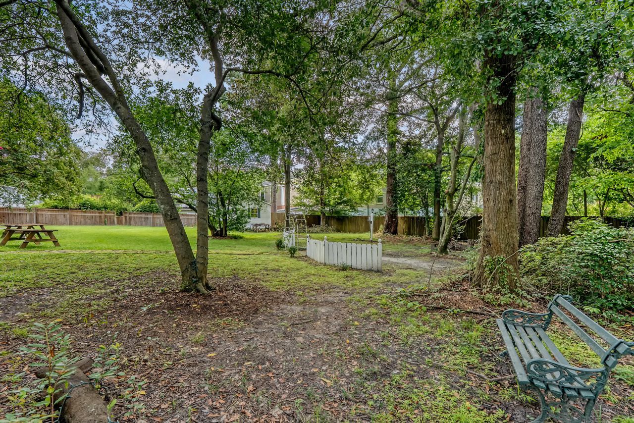 301 E Richardson Avenue Photo 77