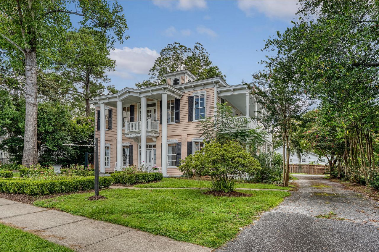 301 E Richardson Avenue Photo 81