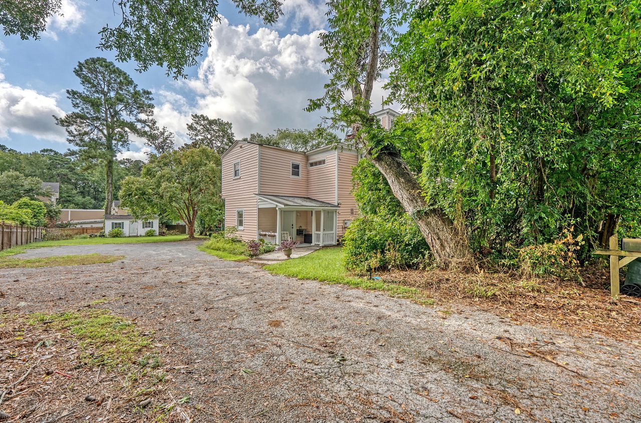 301 E Richardson Avenue Photo 84