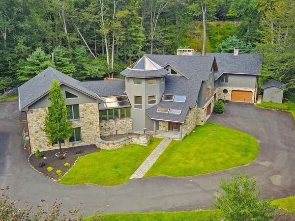 386 CAMELBACK ROAD, TANNERSVILLE, PA 18372