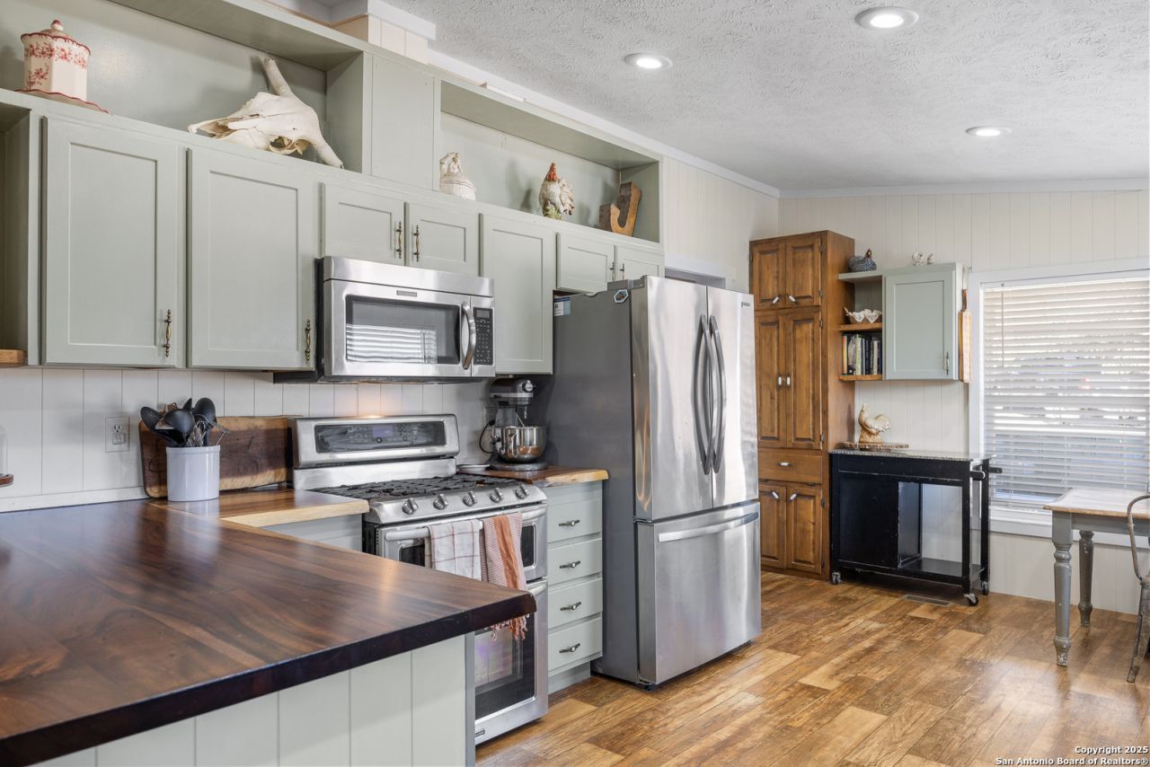 138 Spanish Oak Trail, Harper, TX 78631 Main Photo