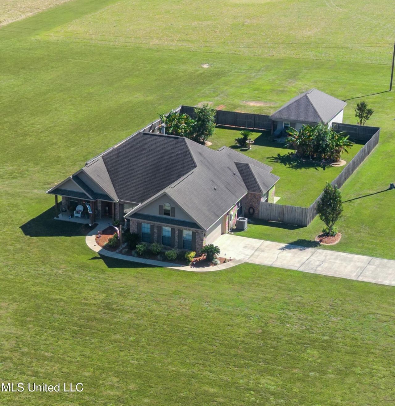 7 Scenic View Drive, Carriere, MS 39426 Main Photo