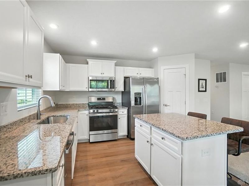 6777 Crystal Harbour Drive, Middletown, OH 45042 Photo 12