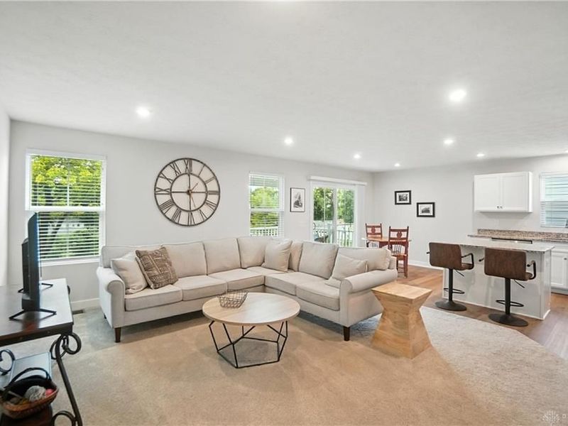 6777 Crystal Harbour Drive, Middletown, OH 45042 Photo 7