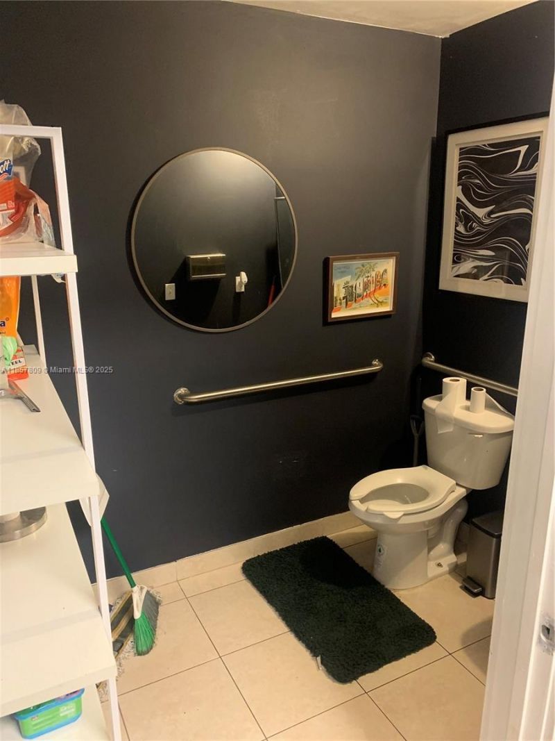 8471 W Oakland Park Blvd, Sunrise, FL 33351 Photo