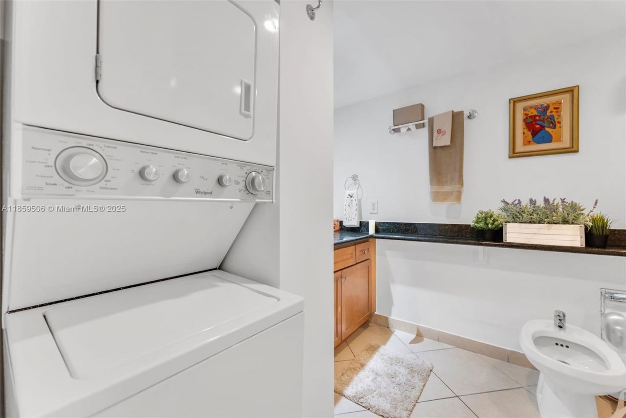 5600 Collins Ave, Unit 17W, Miami Beach, FL 33140 Photo