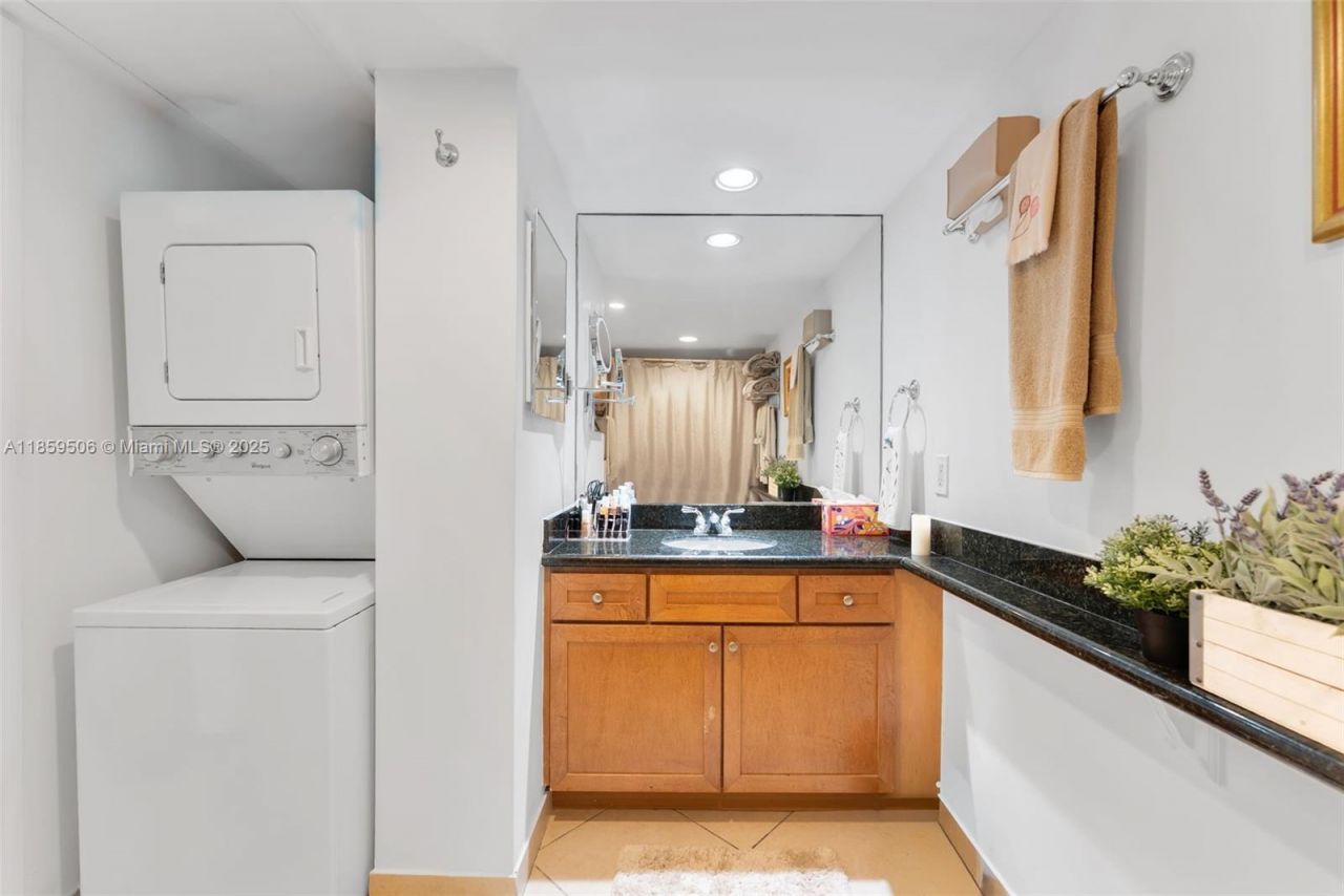 5600 Collins Ave, Unit 17W, Miami Beach, FL 33140 Photo