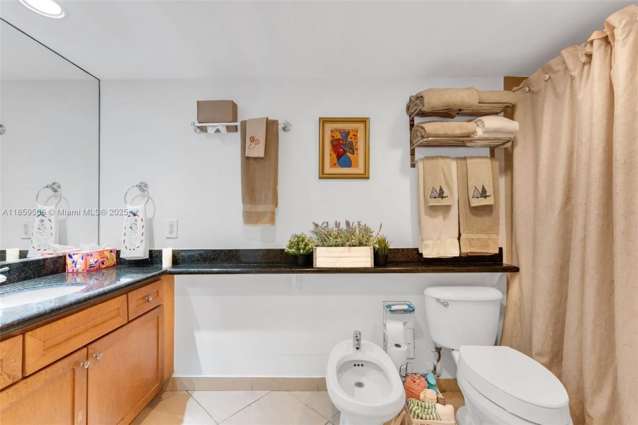 5600 Collins Ave, Unit 17W, Miami Beach, FL 33140 Photo