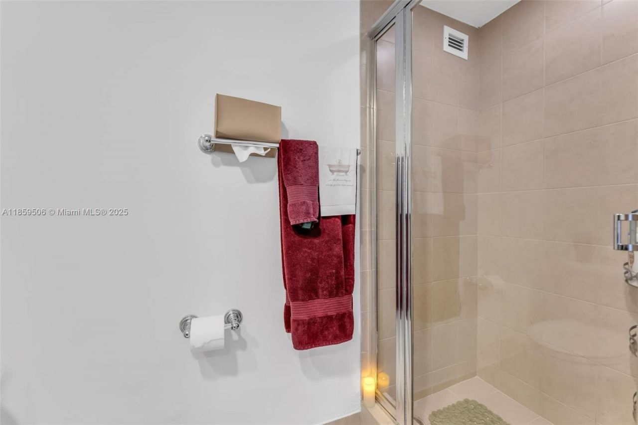 5600 Collins Ave, Unit 17W, Miami Beach, FL 33140 Photo