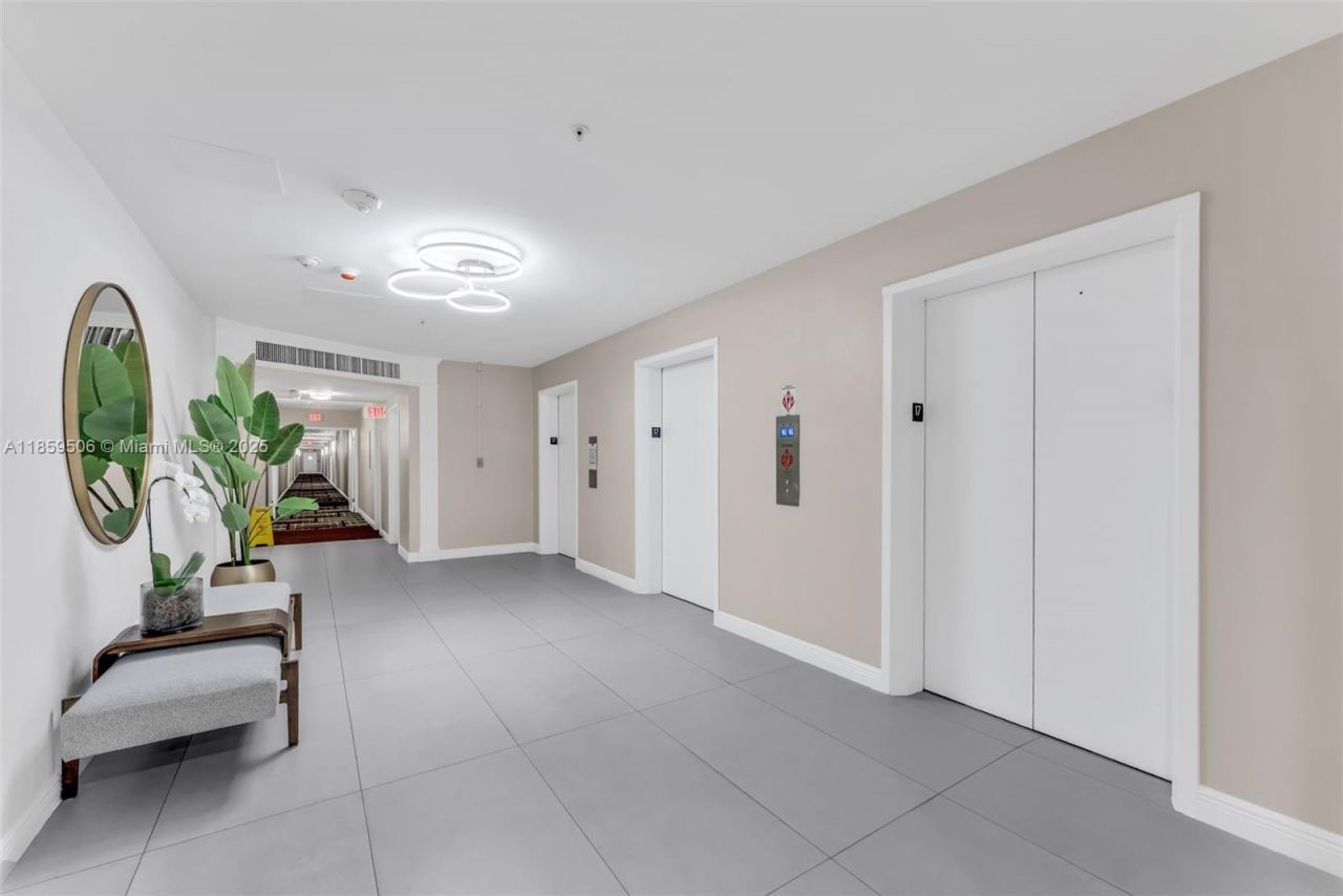 5600 Collins Ave, Unit 17W, Miami Beach, FL 33140 Photo