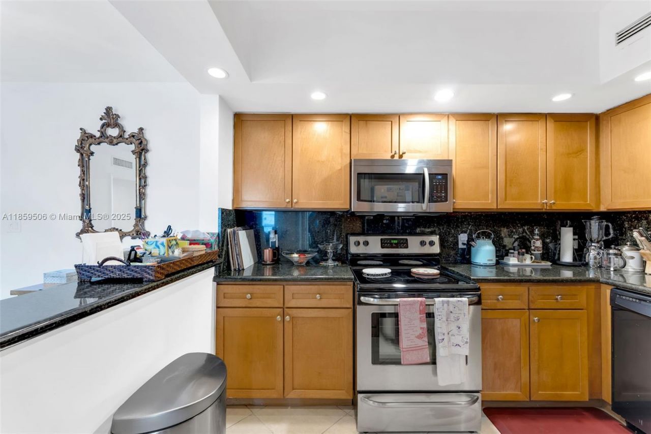 5600 Collins Ave, Unit 17W, Miami Beach, FL 33140 Photo