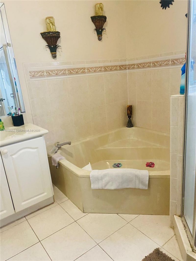 7760 NW 163rd St, Miami Lakes, FL 33016 Photo