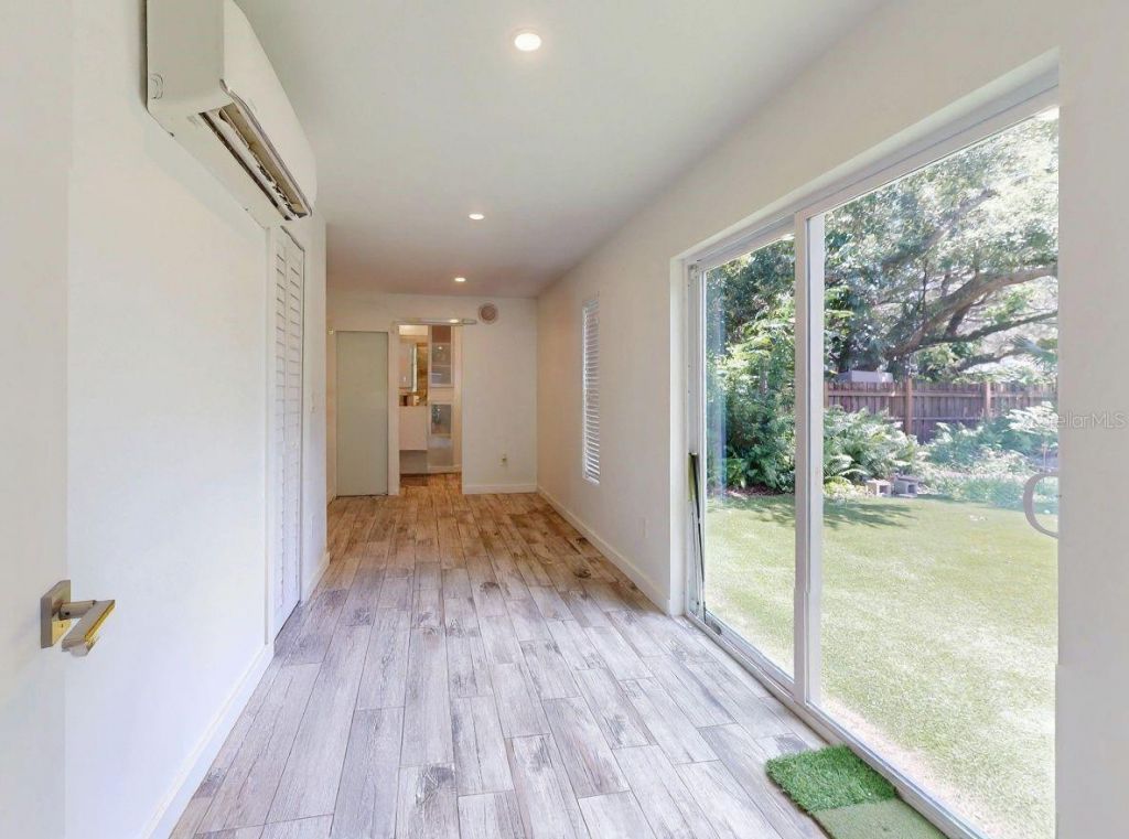 811 E 10th Avenue, New Smyrna Beach, FL 32169 Photo