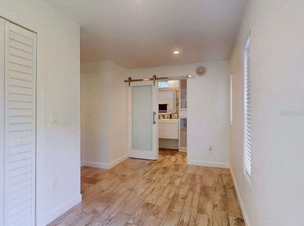 811 E 10th Avenue, New Smyrna Beach, FL 32169 Photo