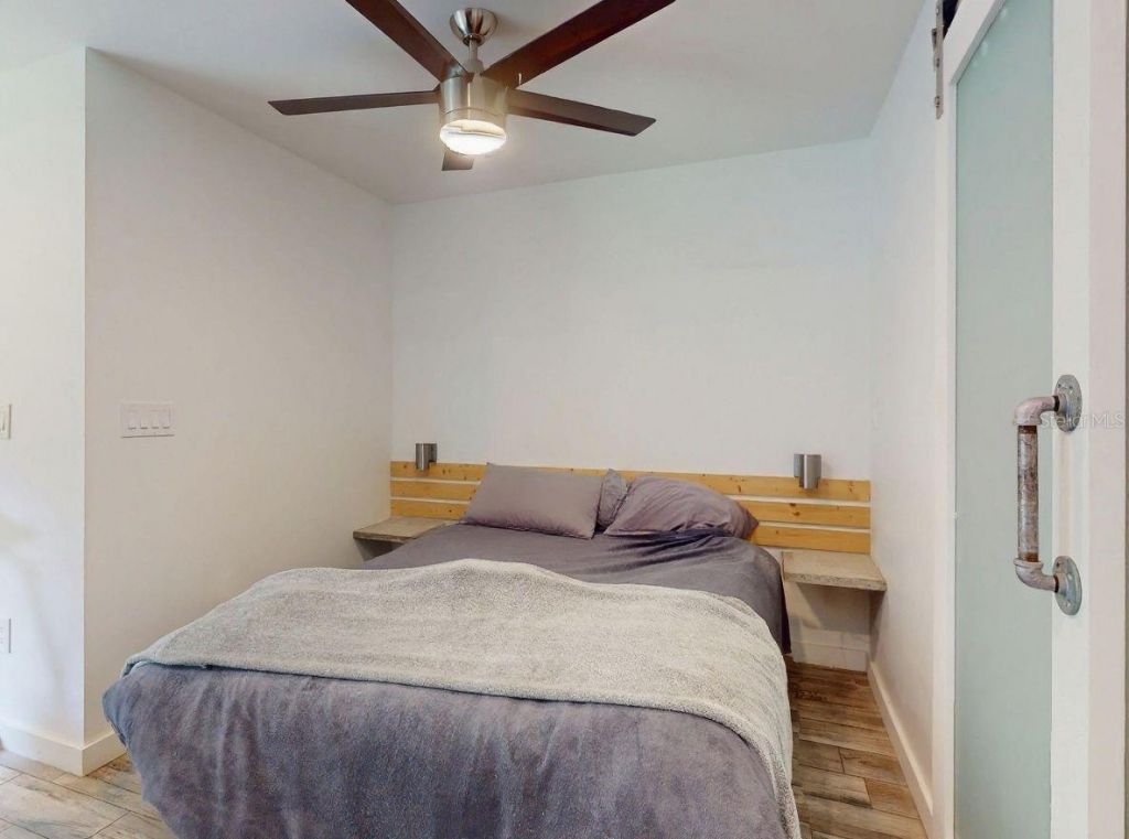 811 E 10th Avenue, New Smyrna Beach, FL 32169 Photo