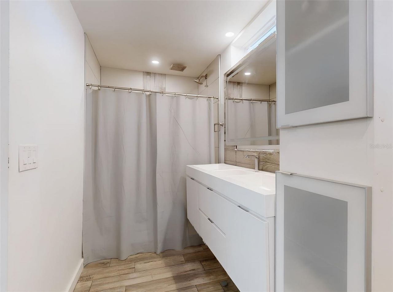 811 E 10th Avenue, New Smyrna Beach, FL 32169 Photo