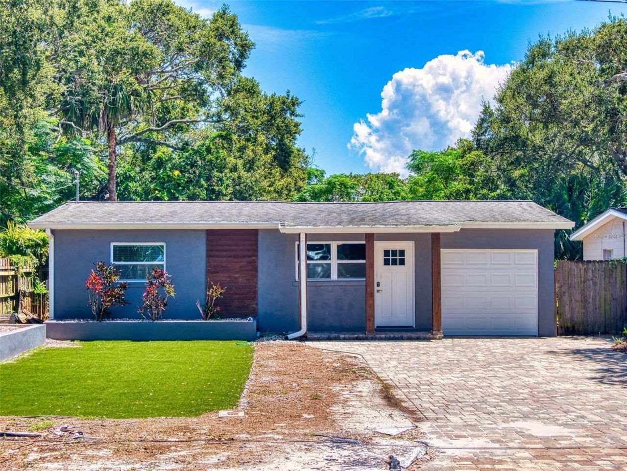 811 E 10th Avenue, New Smyrna Beach, FL 32169 Photo