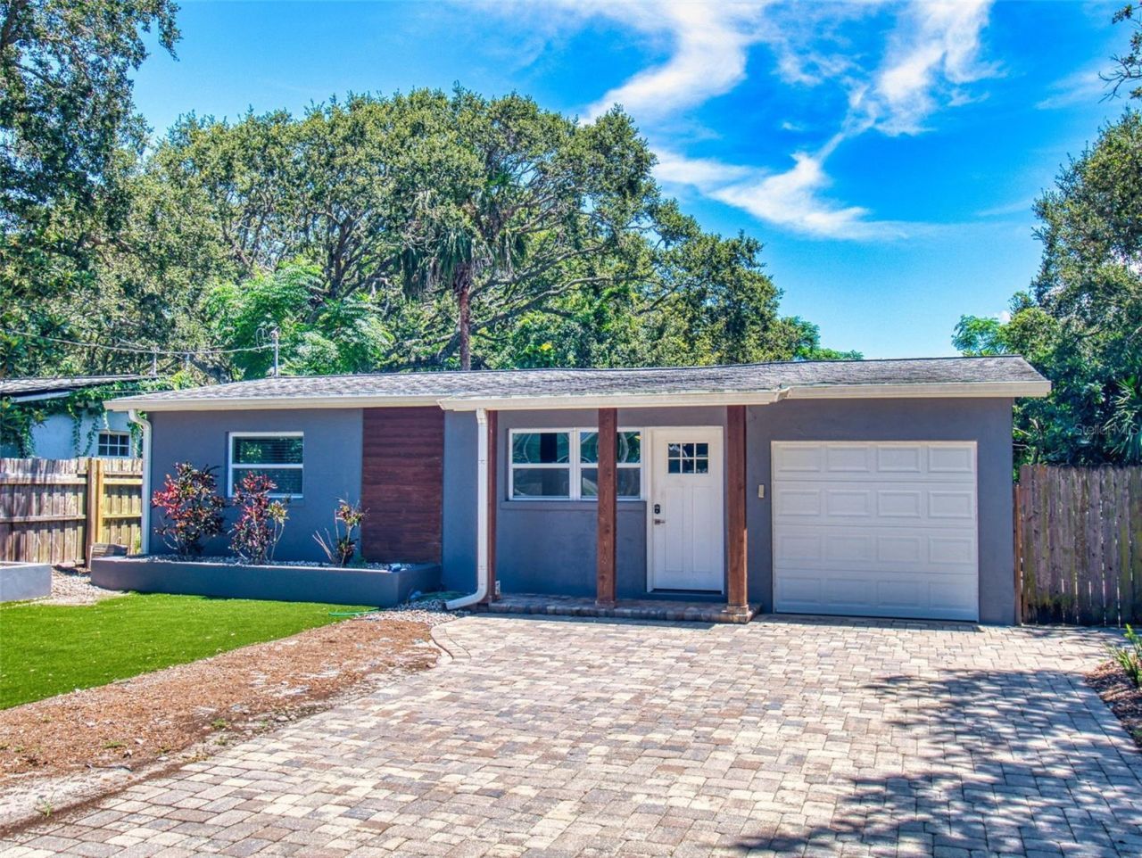 811 E 10th Avenue, New Smyrna Beach, FL 32169 Photo