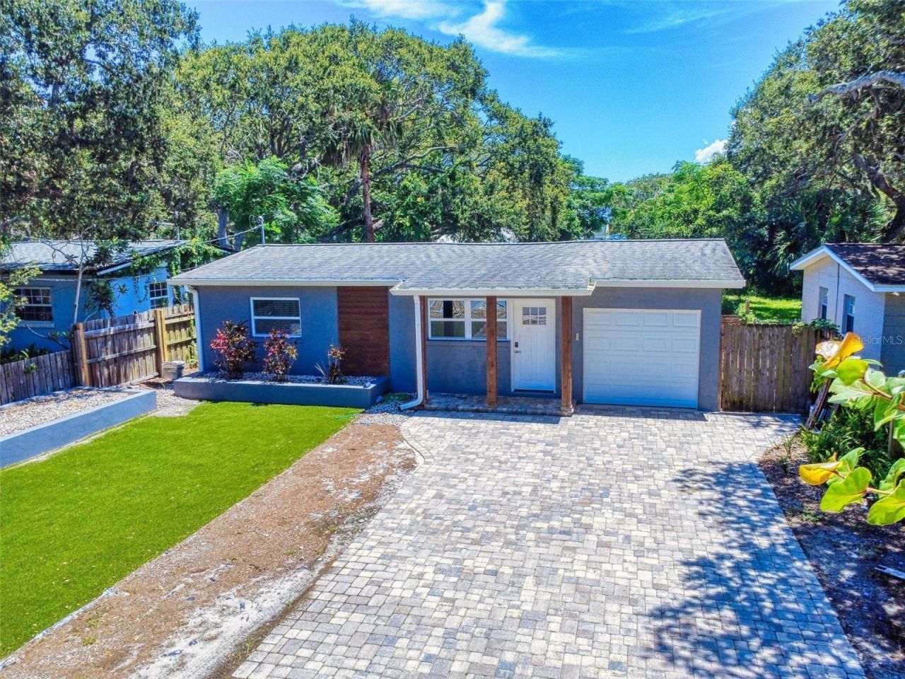 811 E 10th Avenue, New Smyrna Beach, FL 32169 Photo