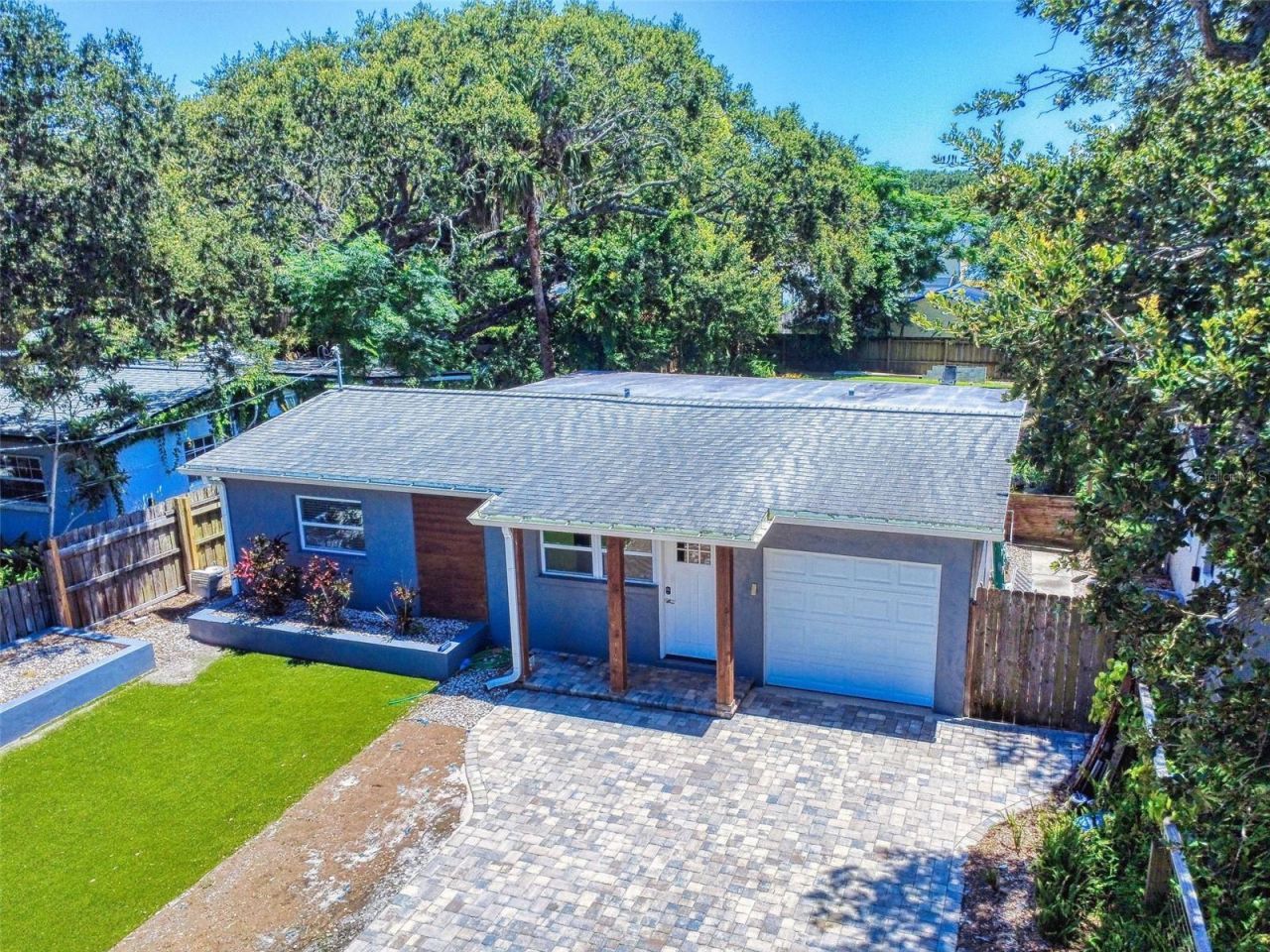 811 E 10th Avenue, New Smyrna Beach, FL 32169 Photo