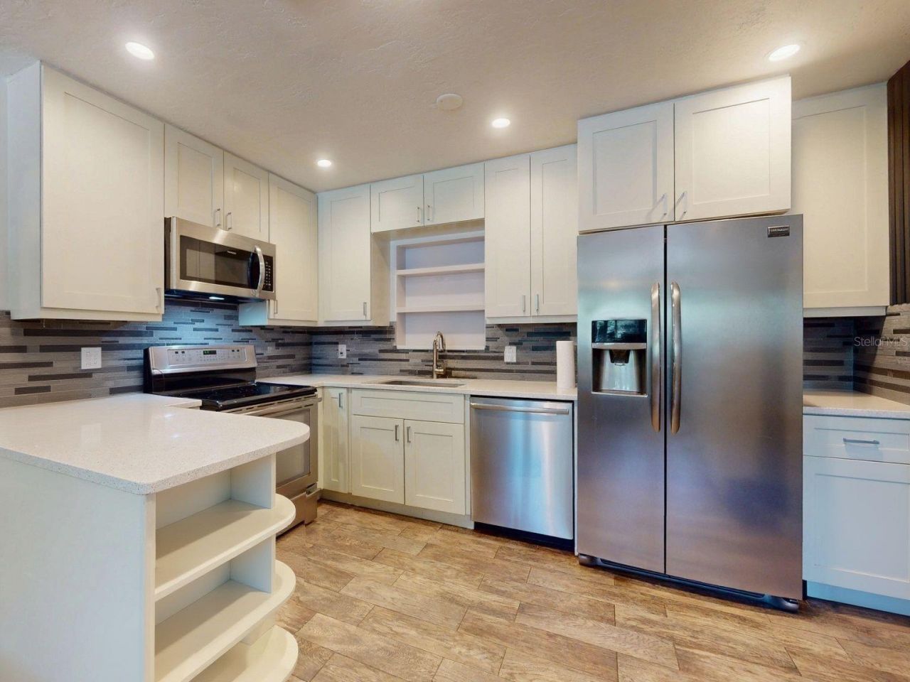 811 E 10th Avenue, New Smyrna Beach, FL 32169 Photo