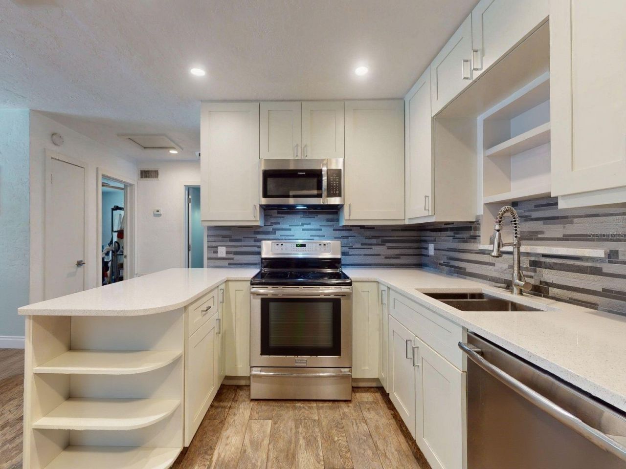 811 E 10th Avenue, New Smyrna Beach, FL 32169 Photo