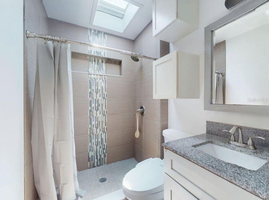 811 E 10th Avenue, New Smyrna Beach, FL 32169 Photo