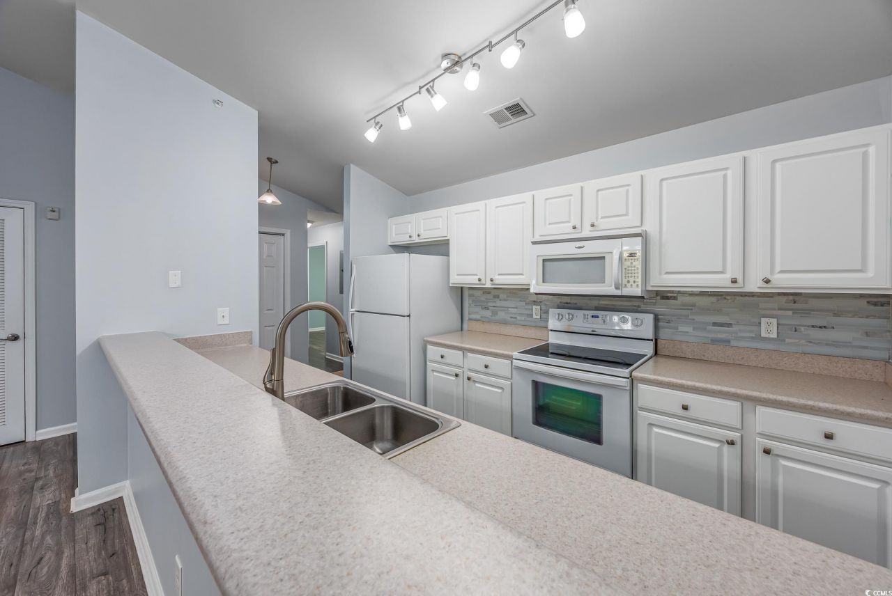 4850 Meadowsweet Dr. Photo 10