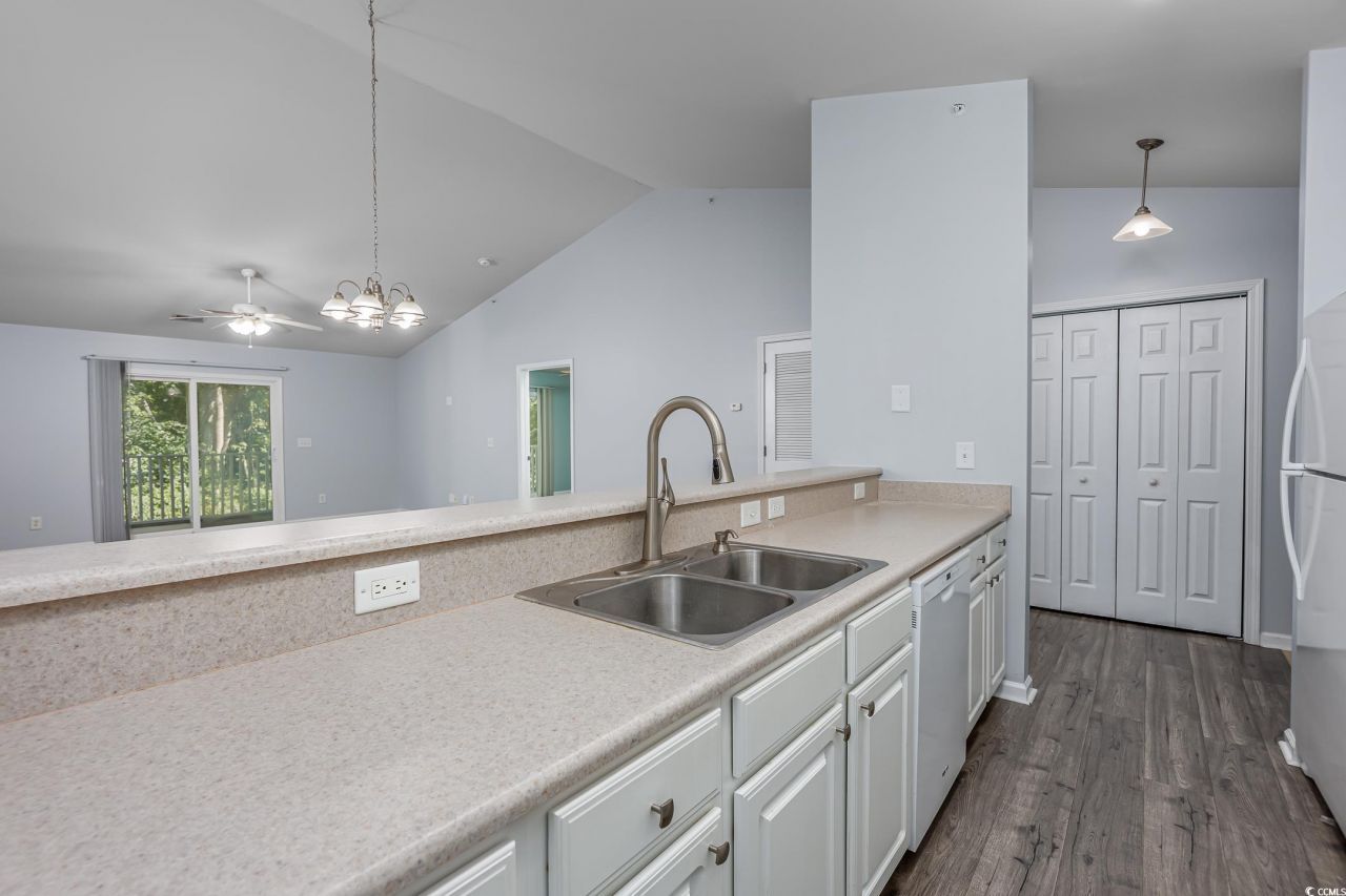 4850 Meadowsweet Dr. Photo 11